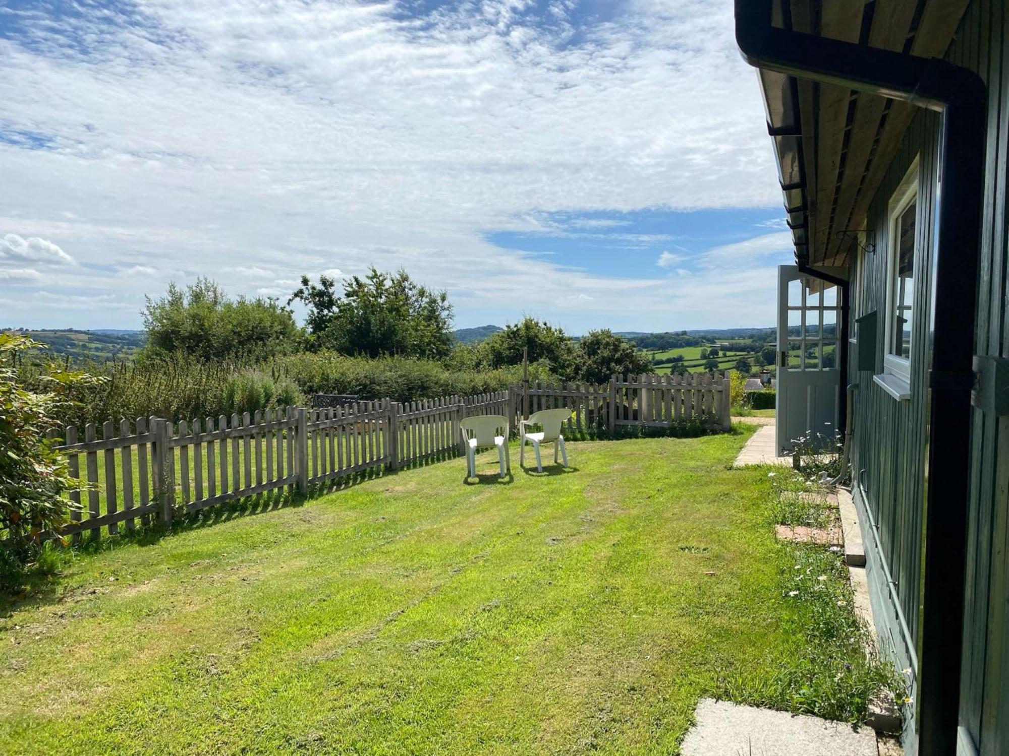 Hillside Lodge Honiton Exterior foto